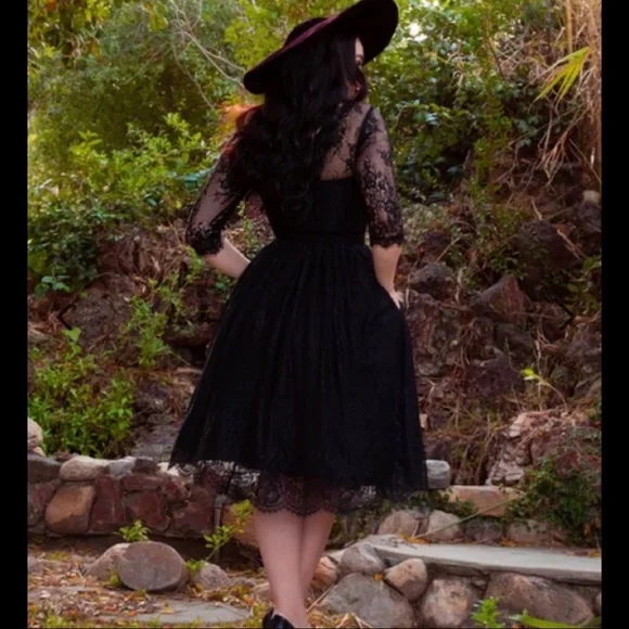 La Femme En Noir Mourning Dress in Black Lace NWT - Picture 8 of 9